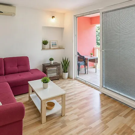 In With Swimming Pool Apartment Vrgorac